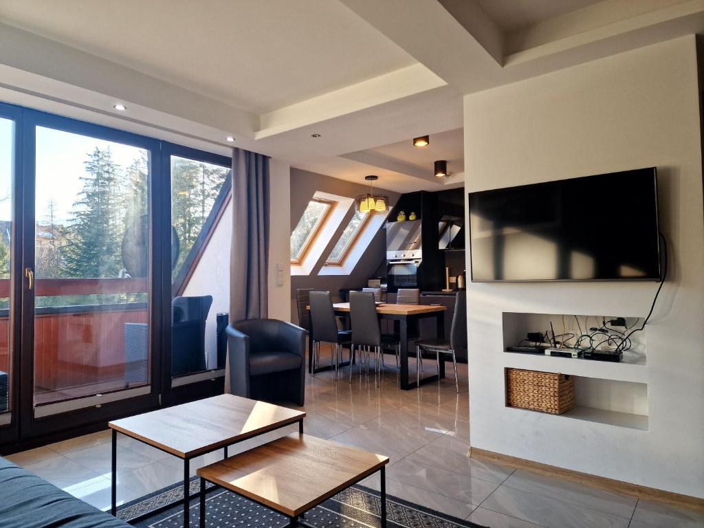 Kuchyňa alebo kuchynka v ubytovaní ZAKOapartamenty BUTOROWY RESIDENCE
