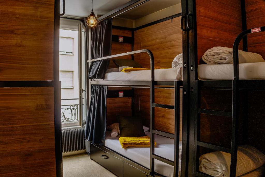 Voodi või voodid majutusasutuse HO36 Hostel Lyon toas