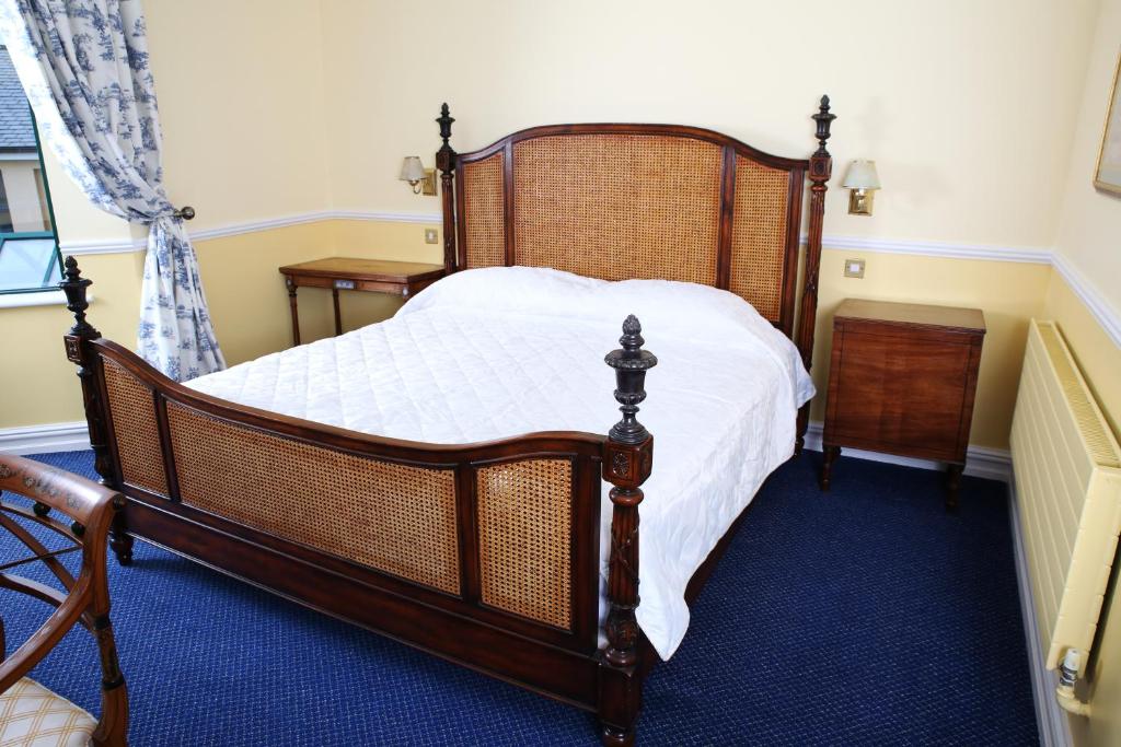 Postel nebo postele na pokoji v ubytování Reddans of Bettystown Luxury Bed & Breakfast, Restaurant and Bar