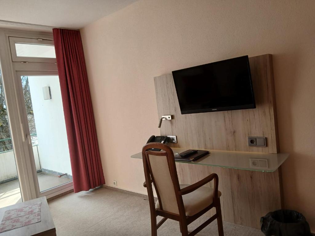 TV a/nebo společenská místnost v ubytování Hotel Hahnenkleer Hof