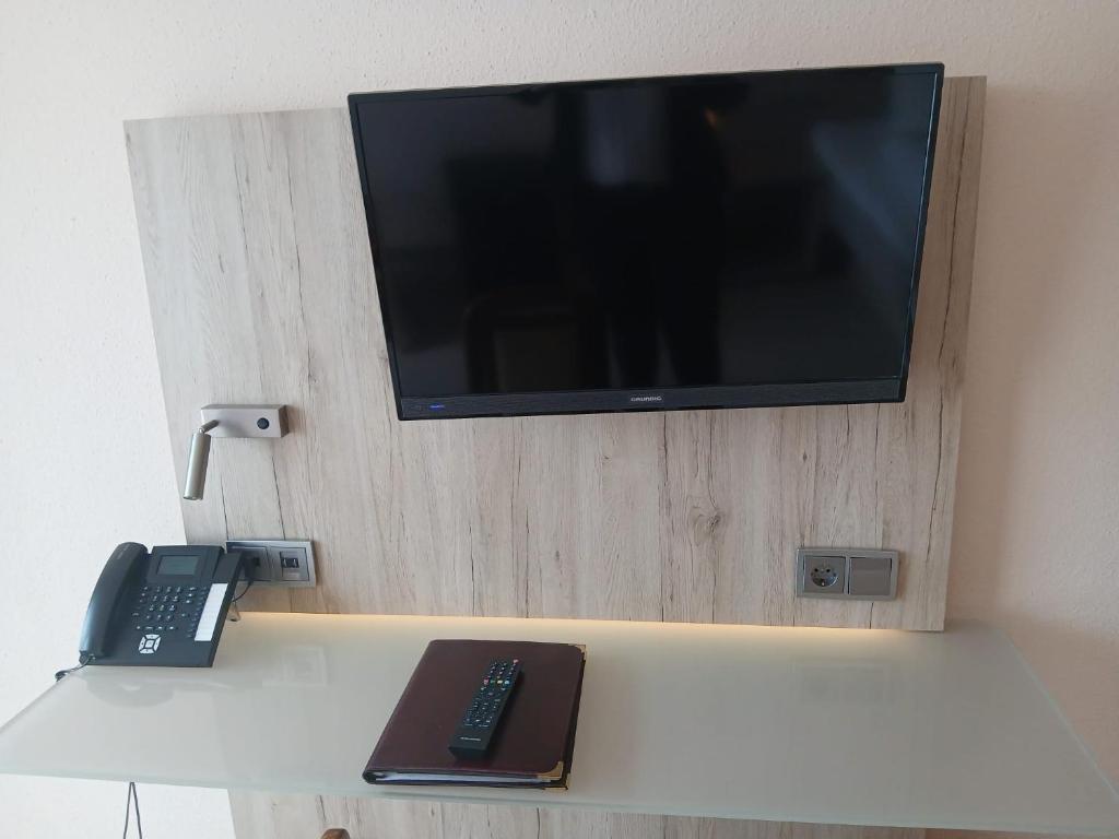TV a/nebo společenská místnost v ubytování Hotel Hahnenkleer Hof