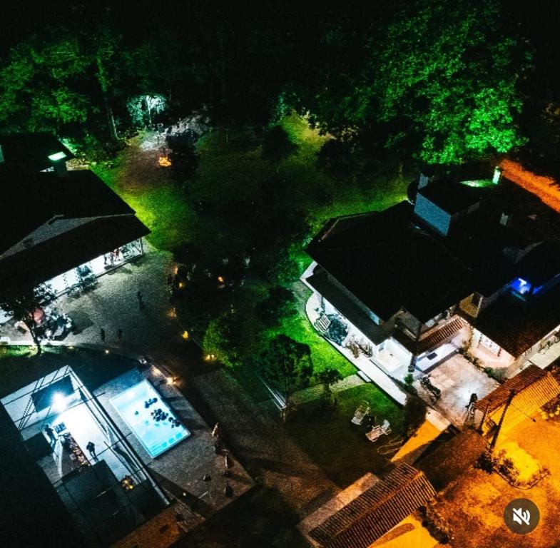 Bazén v ubytování Suite Brissac nebo v jeho okolí