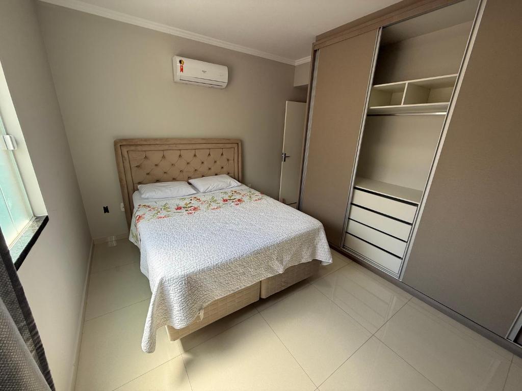 Postel nebo postele na pokoji v ubytování Bella Casa Suites
