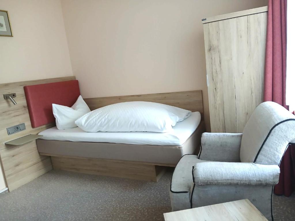 Postel nebo postele na pokoji v ubytování Hotel Hahnenkleer Hof