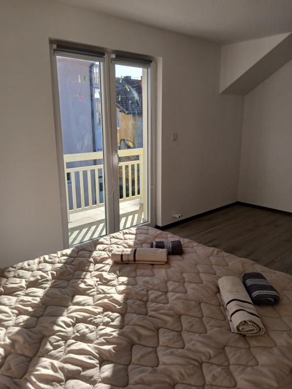 Postel nebo postele na pokoji v ubytování Apartman Eni