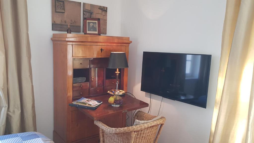 TV a/nebo společenská místnost v ubytování Remise Heiliger See