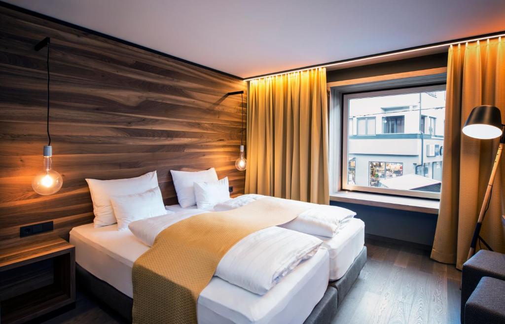 Postel nebo postele na pokoji v ubytování Stadthotel Brunner