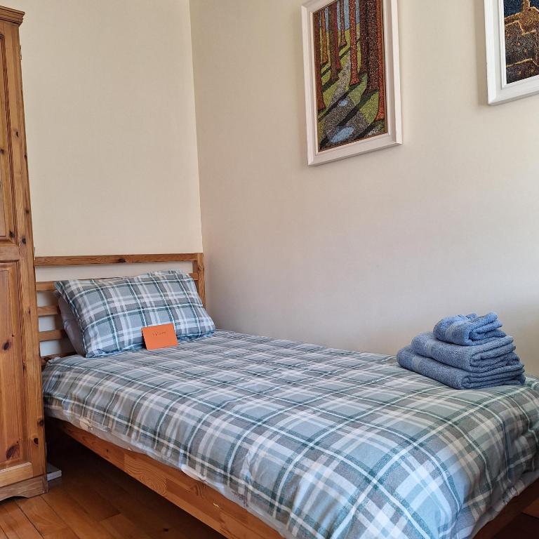 Postel nebo postele na pokoji v ubytování Lovely Single Room in Listowel Kerry