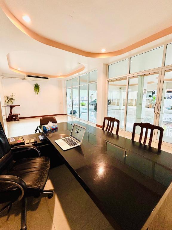 Ree- Riverside hotel