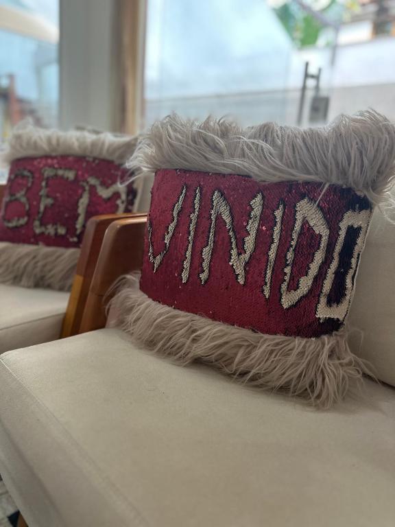 a pillow with the word united sits on a couch at Casa Caborê, Paraty-RJ in Paraty