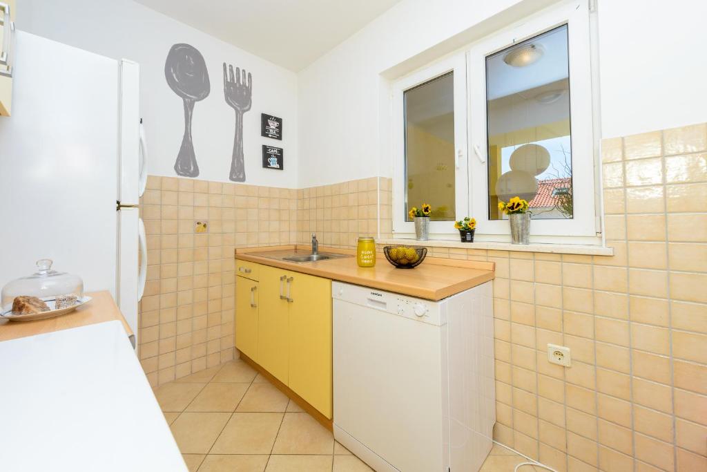Kuchyňa alebo kuchynka v ubytovaní Mirjam's Charming Apartment