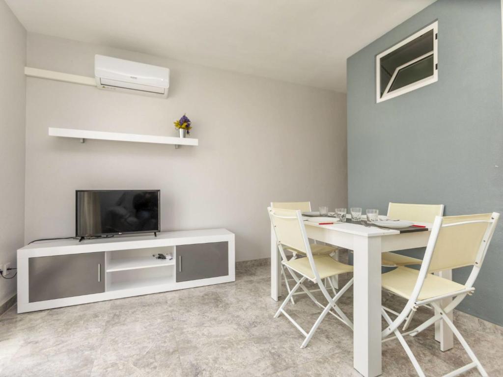 TV a/nebo společenská místnost v ubytování Apartment Abanicos by Interhome