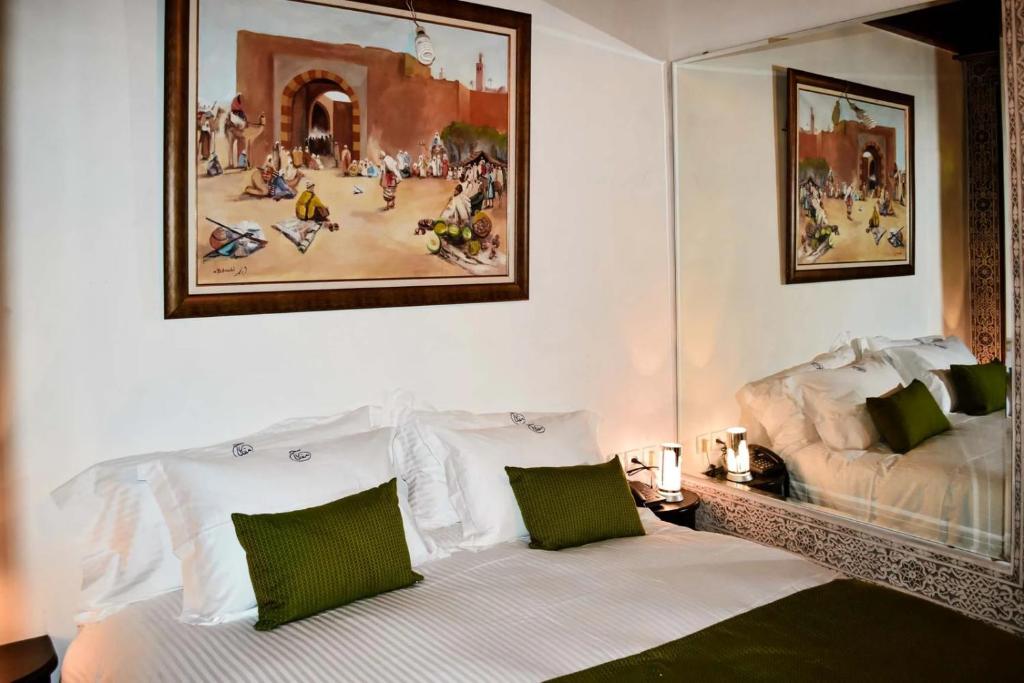 Postel nebo postele na pokoji v ubytování Riad Fes Andalucia