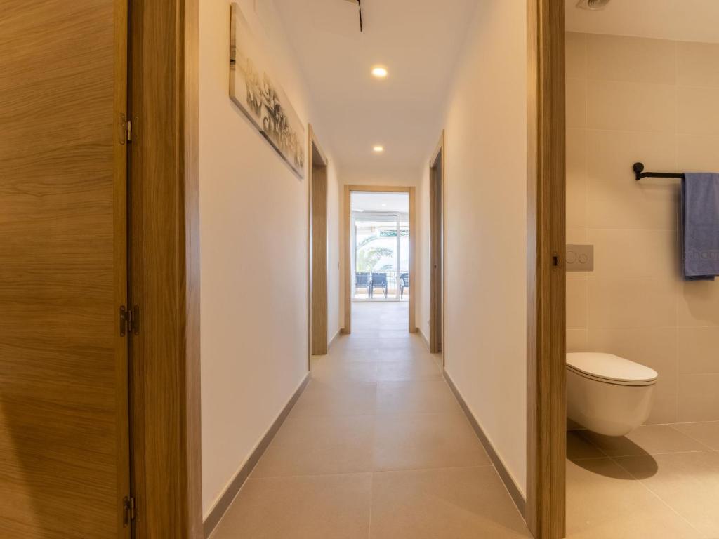 Kúpeľňa v ubytovaní Apartment Acantilados-3 by Interhome