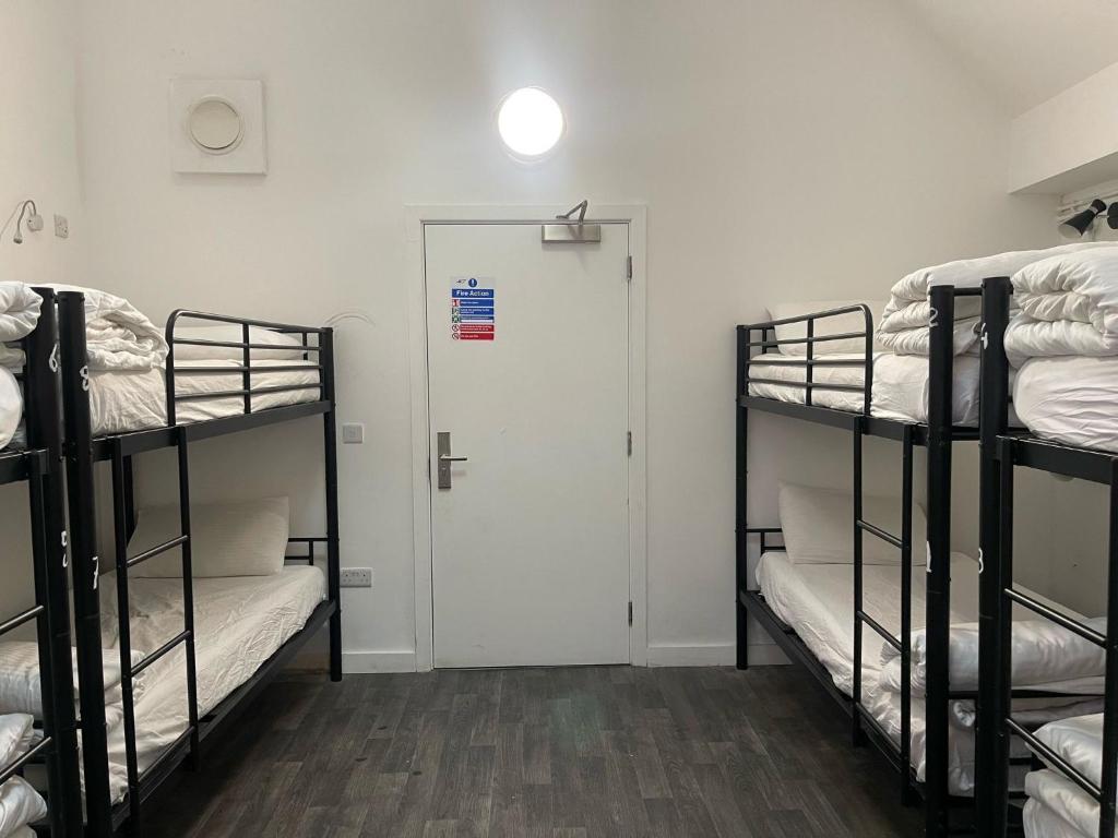 Postel nebo postele na pokoji v ubytování Rahman Hostel
