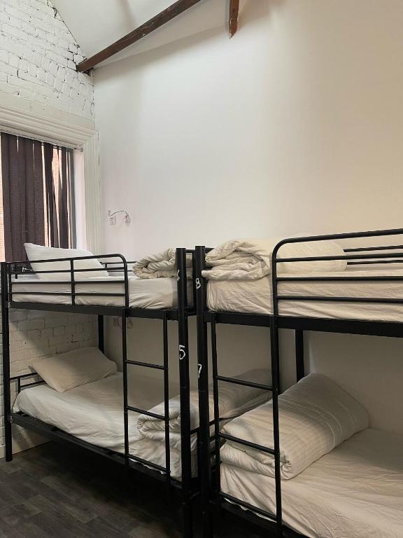 Postel nebo postele na pokoji v ubytování Rahman Hostel
