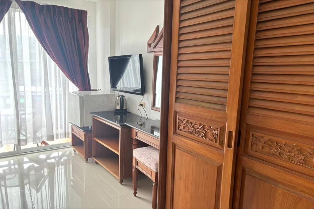 TV a/nebo společenská místnost v ubytování Praew Mansion