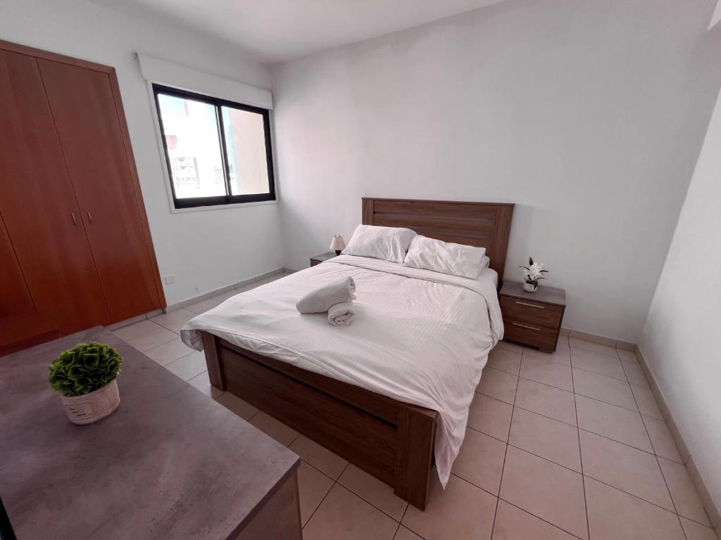 Postel nebo postele na pokoji v ubytování Mackenzie apartment 301