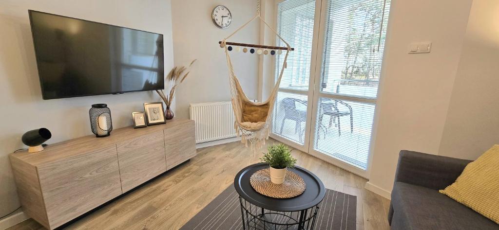 TV a/nebo společenská místnost v ubytování Apartament Morska Ostoja Jantar by TriApart