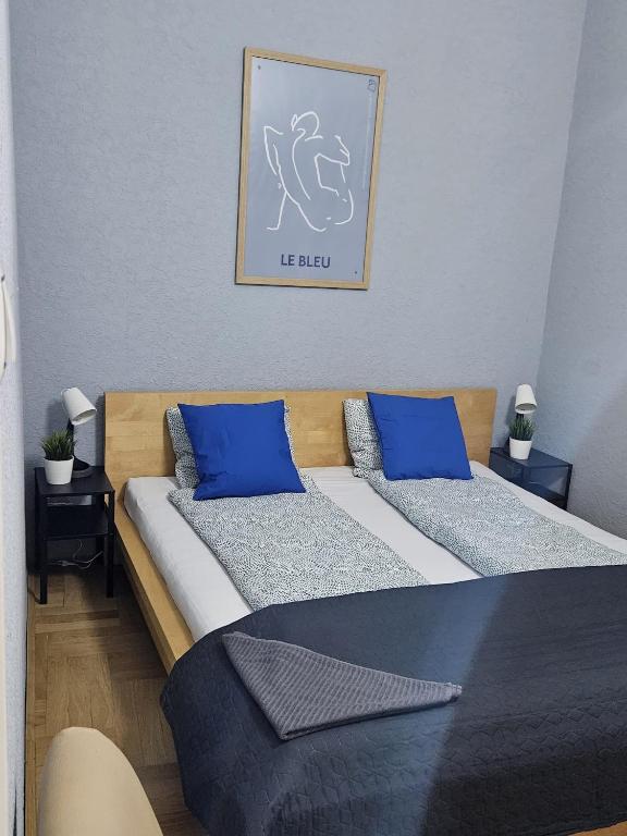 Postel nebo postele na pokoji v ubytování Beautiful Rooms on the Joseph Boulevard