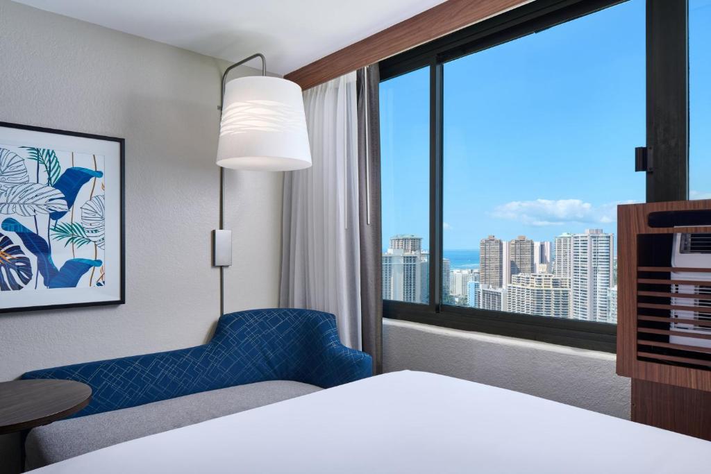 Holiday Inn Express Waikiki, an IHG Hotel - 