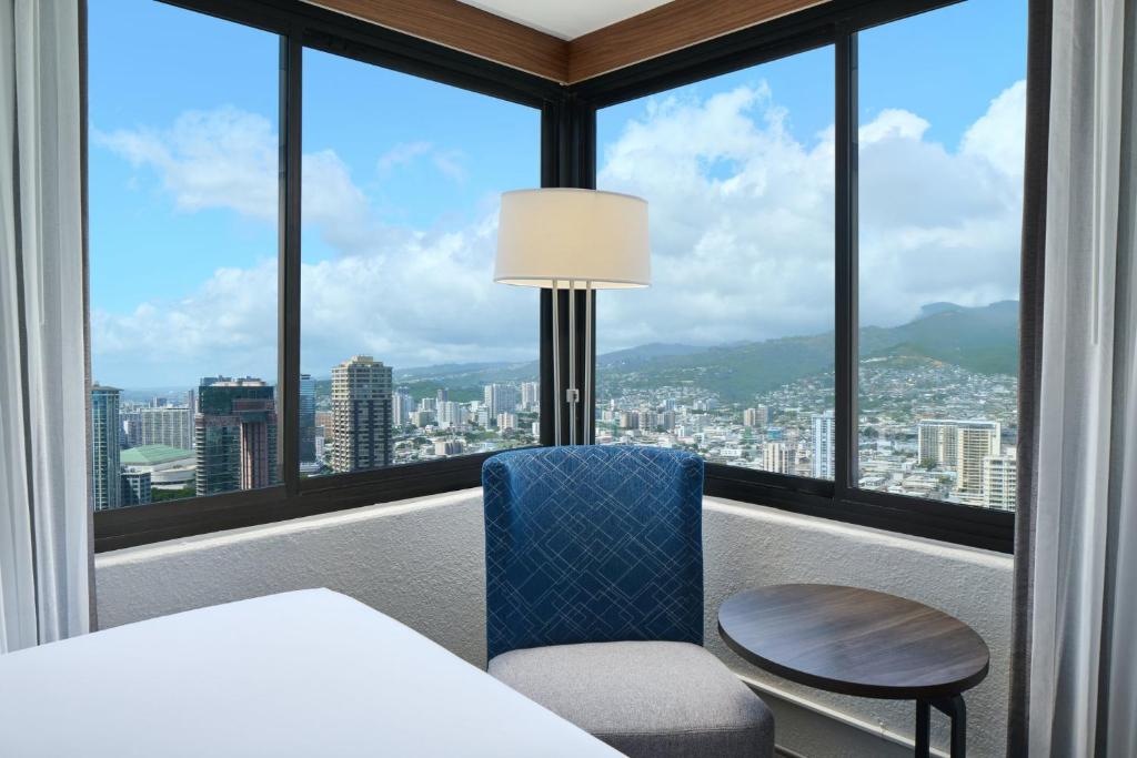 Holiday Inn Express Waikiki, an IHG Hotel - 