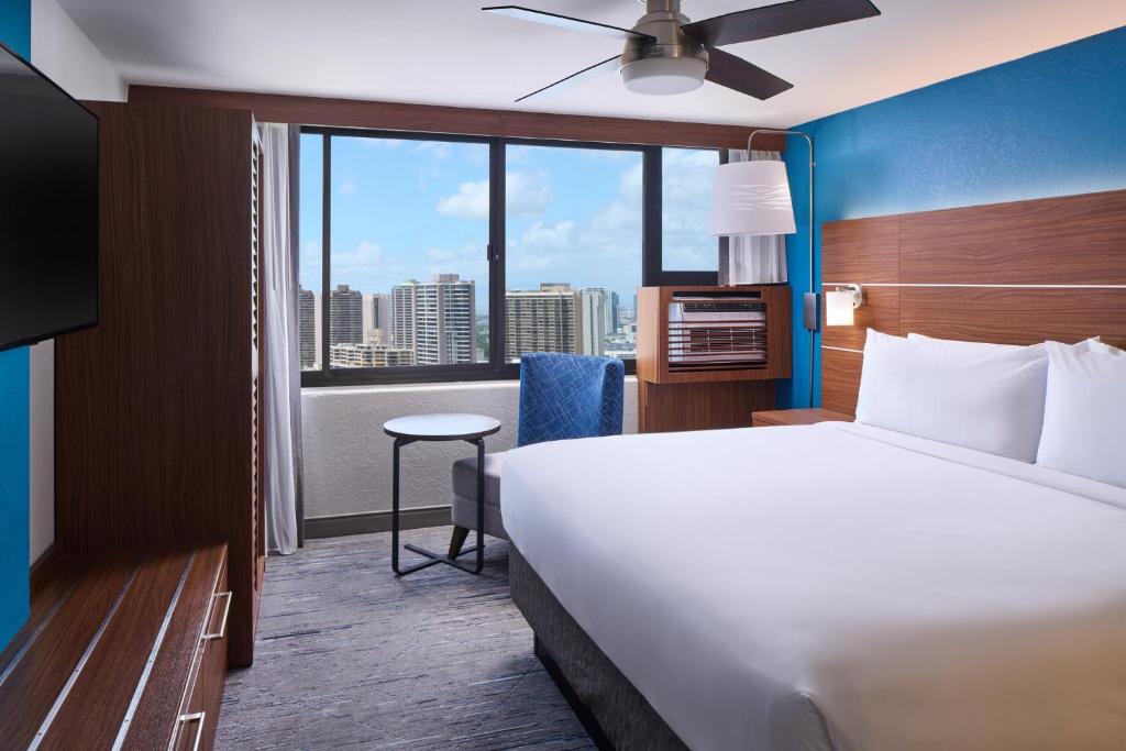 Holiday Inn Express Waikiki, an IHG Hotel - 