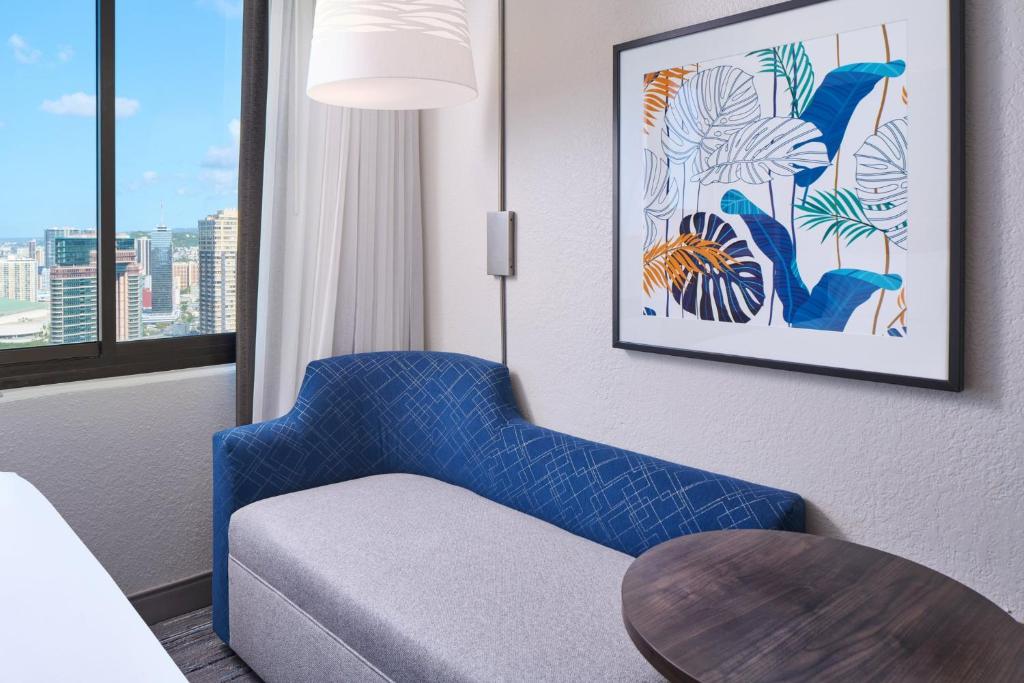 Holiday Inn Express Waikiki, an IHG Hotel - 