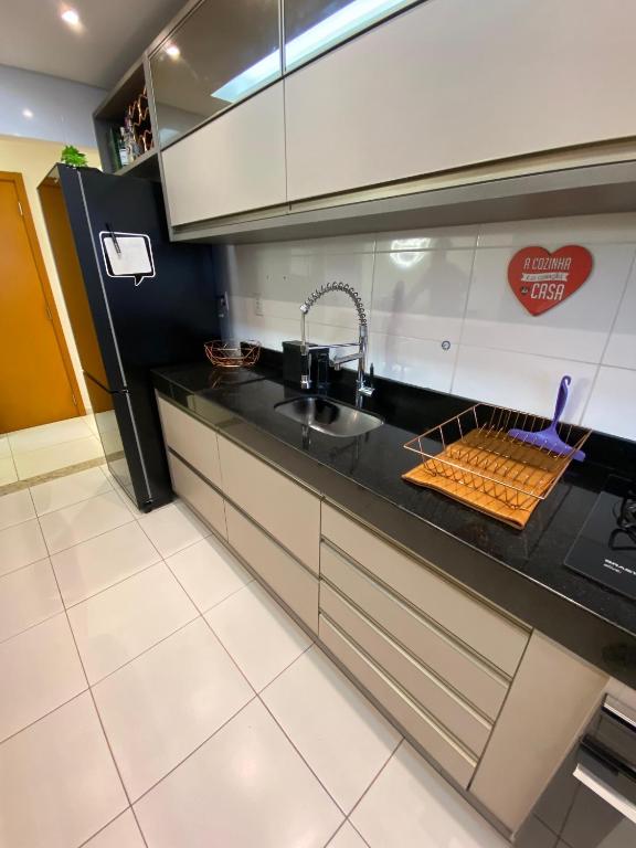 Kuchyň nebo kuchyňský kout v ubytování Excelente apartamento na Pedreira localização estratégica
