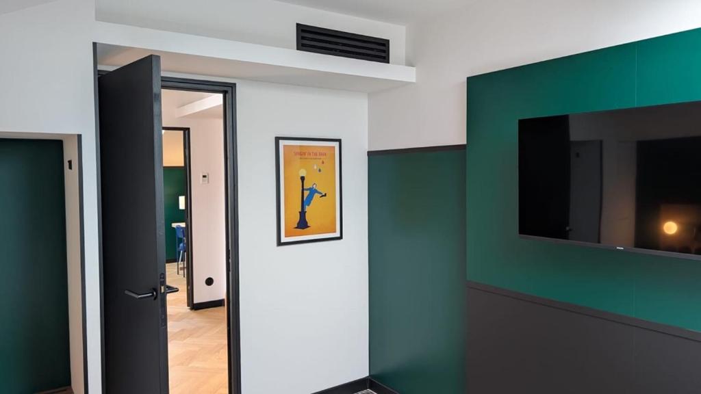 TV a/nebo společenská místnost v ubytování Hotel Le Lumière