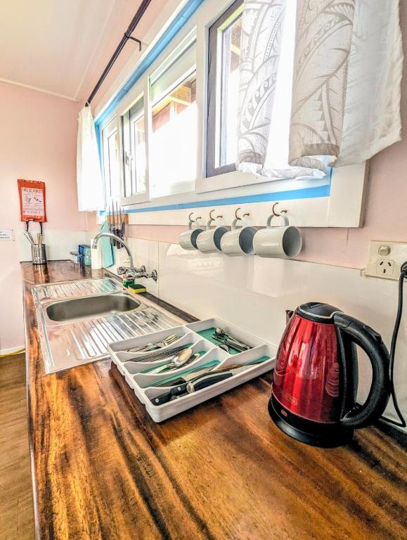 Kuchyň nebo kuchyňský kout v ubytování Raintree Cottage