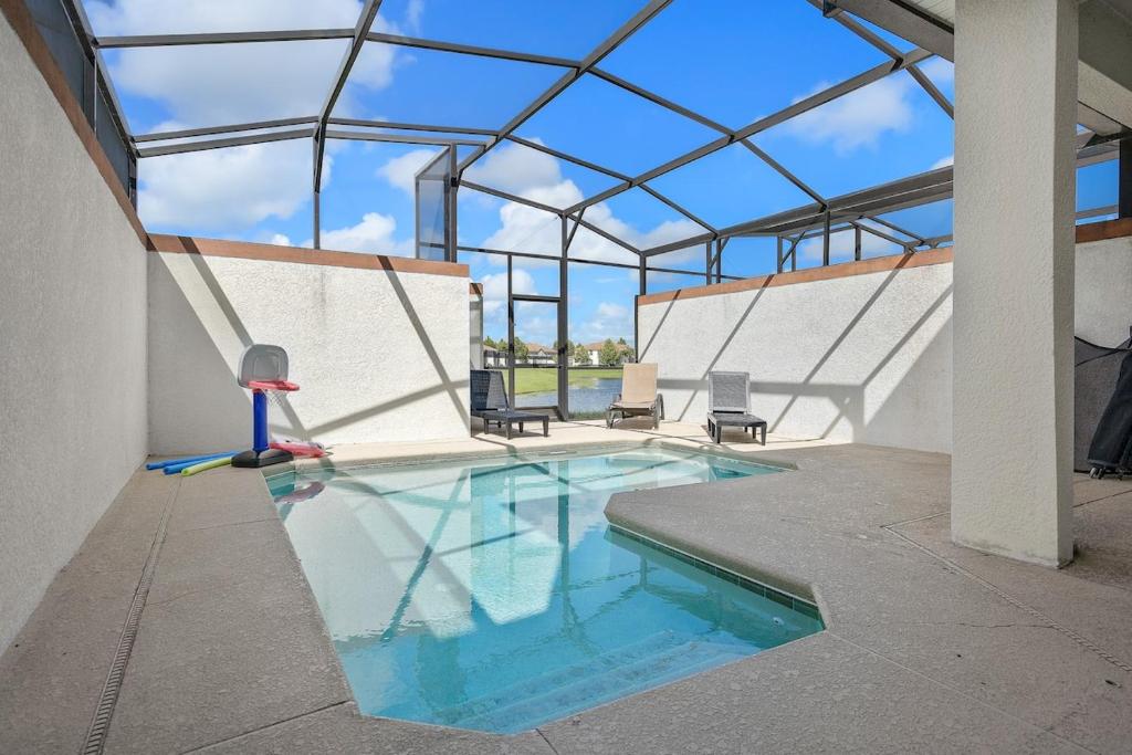 תמונה מהגלריה של SUPER SERVE- AMENITIEs GYM LAZY RIVER POOL בקיסימי