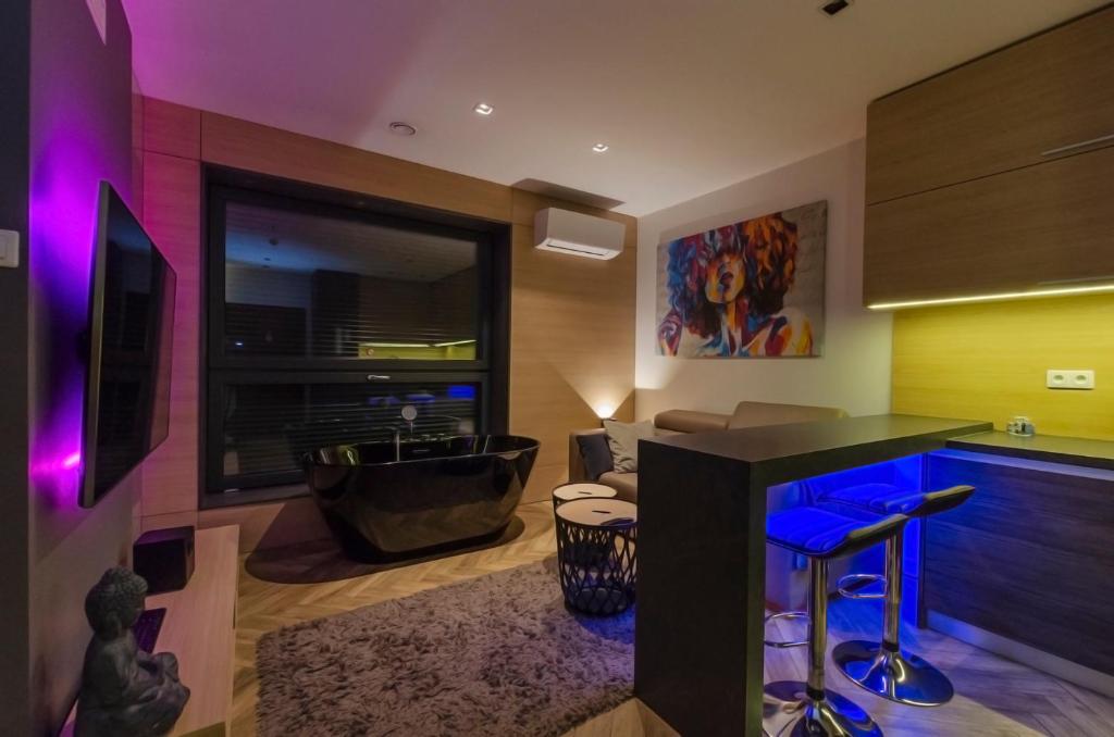 LupoApartments z Klimatyzacją do wyboru z Jacuzzi Pole Dance Parking Dostęp na Kod - Classic Apartment With Bath