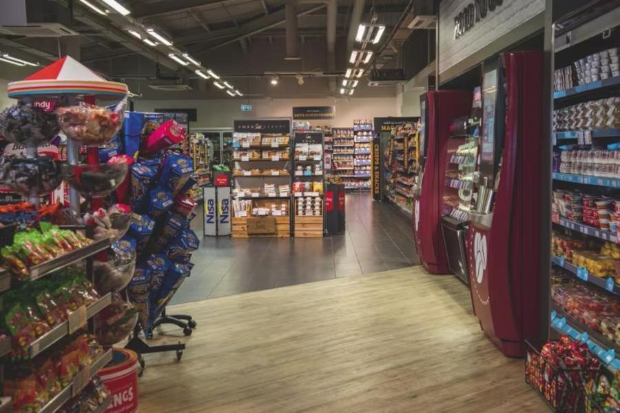 Supermarket nebo jiné obchody v  kempu nebo okolí