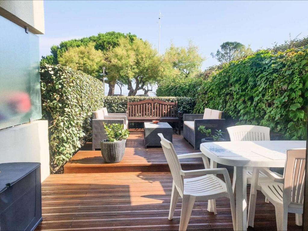 Photo de la galerie de l'établissement Résidence Sun Beach - Studio cabine à Arcachon centre, vue imprenable sur le bassin MAE-9064, à Arcachon