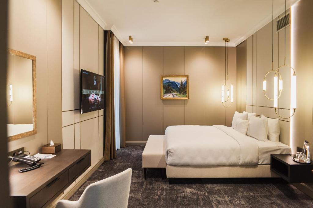 TV a/nebo společenská místnost v ubytování Old Continent Hotel