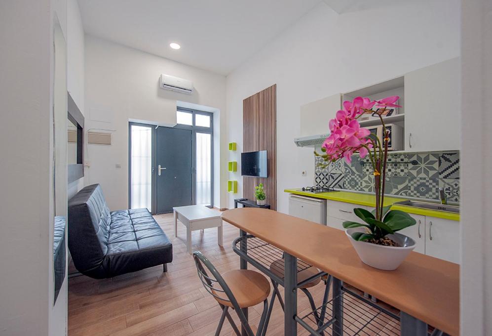 Η κουζίνα ή μικρή κουζίνα στο J&N Apartament La Palmera 2