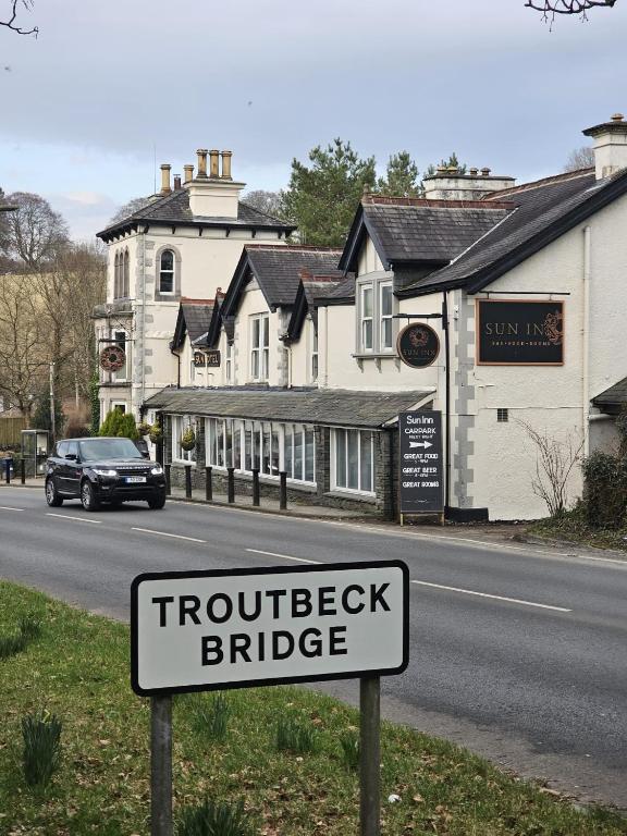 a street sign in front of aroth bricked bridge at The Sun Inn in Troutbeck Bridge
