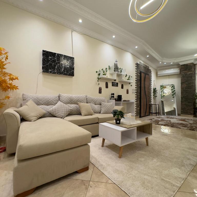 Posezení v ubytování Hotel Apartment In Sheikh Zayed With Private Entrance