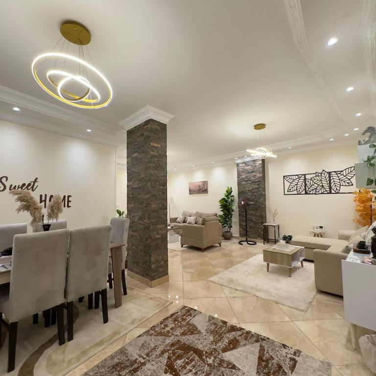 Posezení v ubytování Hotel Apartment In Sheikh Zayed With Private Entrance
