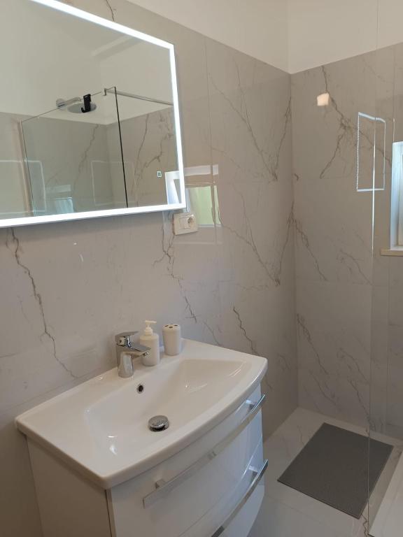 Koupelna v ubytování Apartment Medulin 2274a