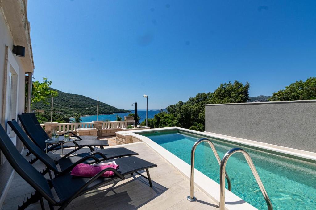 Seaside apartments with a swimming pool Tri Zala, Korcula - 558