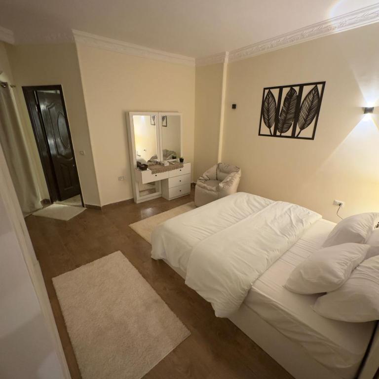 Postel nebo postele na pokoji v ubytování Hotel Apartment In Sheikh Zayed With Private Entrance
