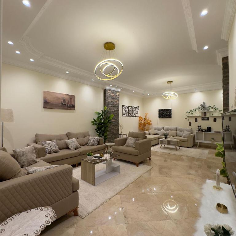 Posezení v ubytování Hotel Apartment In Sheikh Zayed With Private Entrance