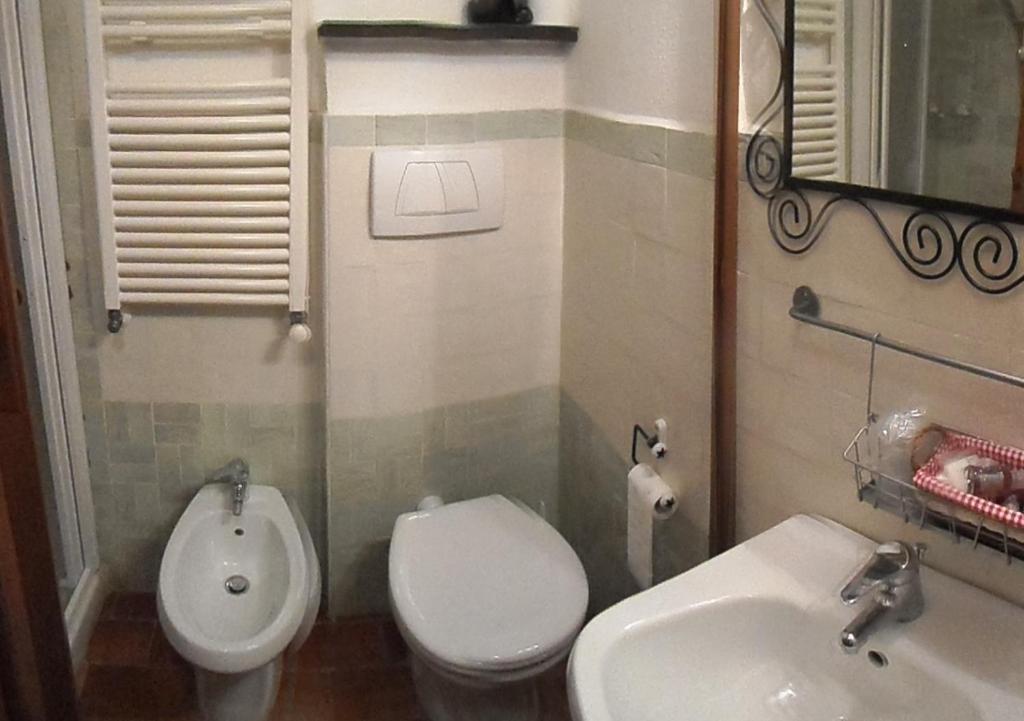 A bathroom at Il Pozzo Di Sant'Andrea