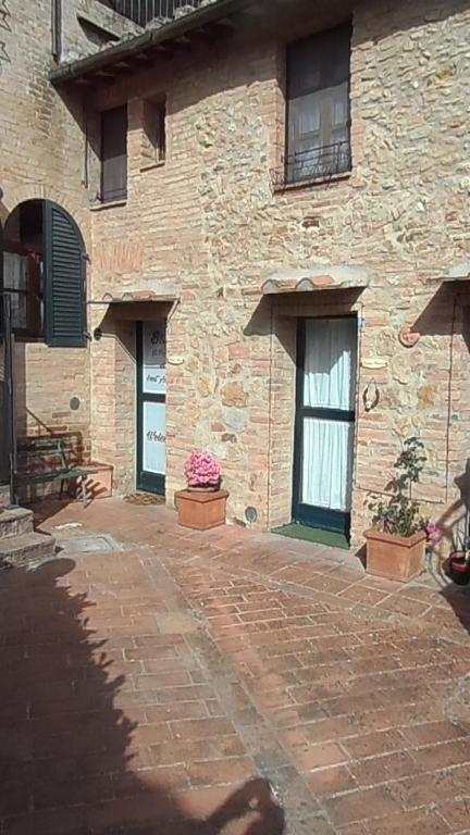 The building in which a panziókat is located