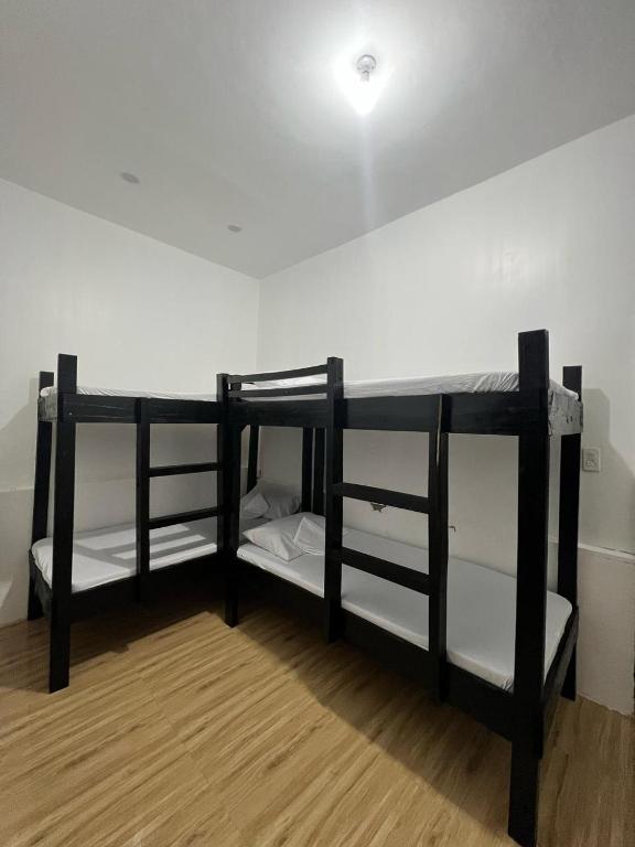 Ένα ή περισσότερα κρεβάτια σε δωμάτιο στο AA Hostel
