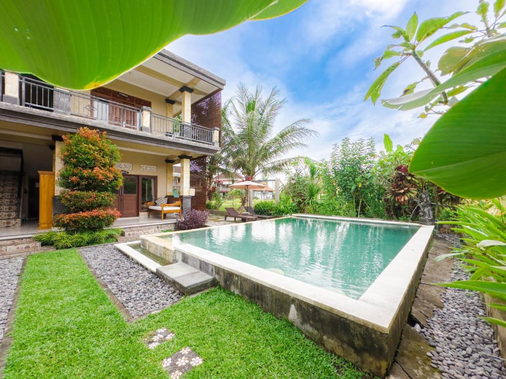 Bazén v ubytování Ubud Shanti Rice Field House By Supala nebo v jeho okolí