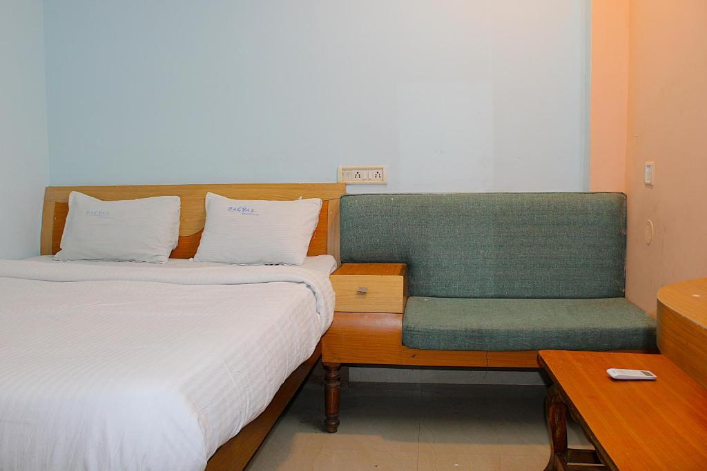 Gambar di galeri bagi I-ROOMZ Bagyas Residency di Anantapur