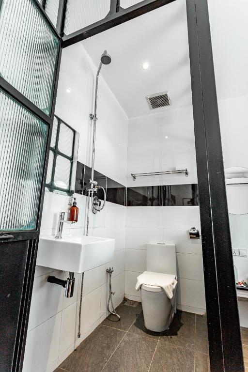Un baño de Earnest Hotel Georgetown